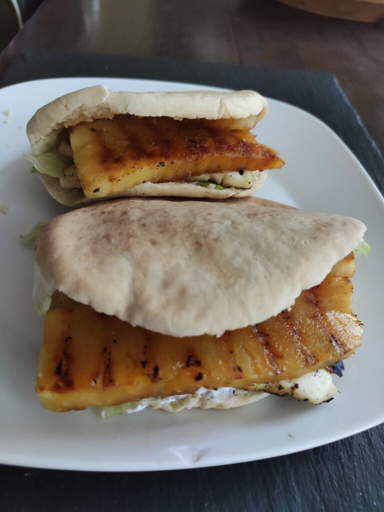 Ananas Pitas mit Halloumi in Liesing von Gerhard Seidl