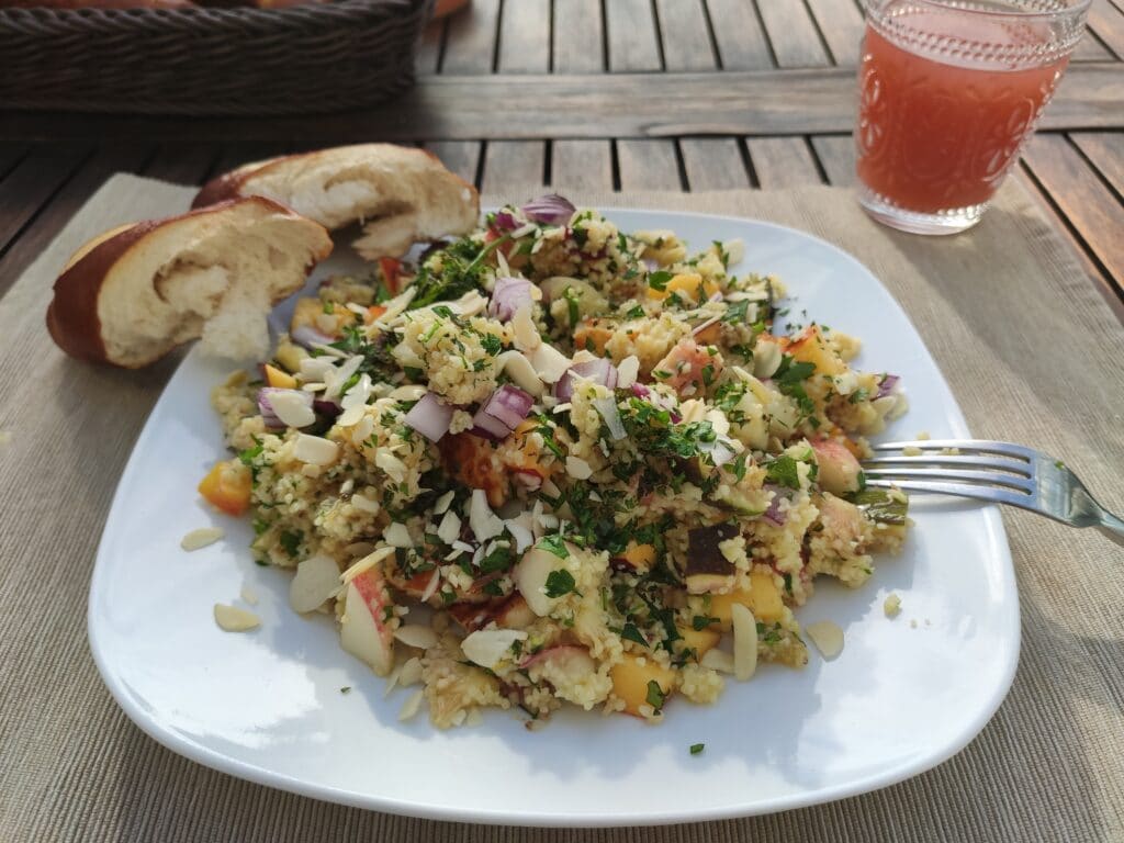 Couscous Salate mit Sommerobst und Halloumi mit Gerhard Seidl in Liesing