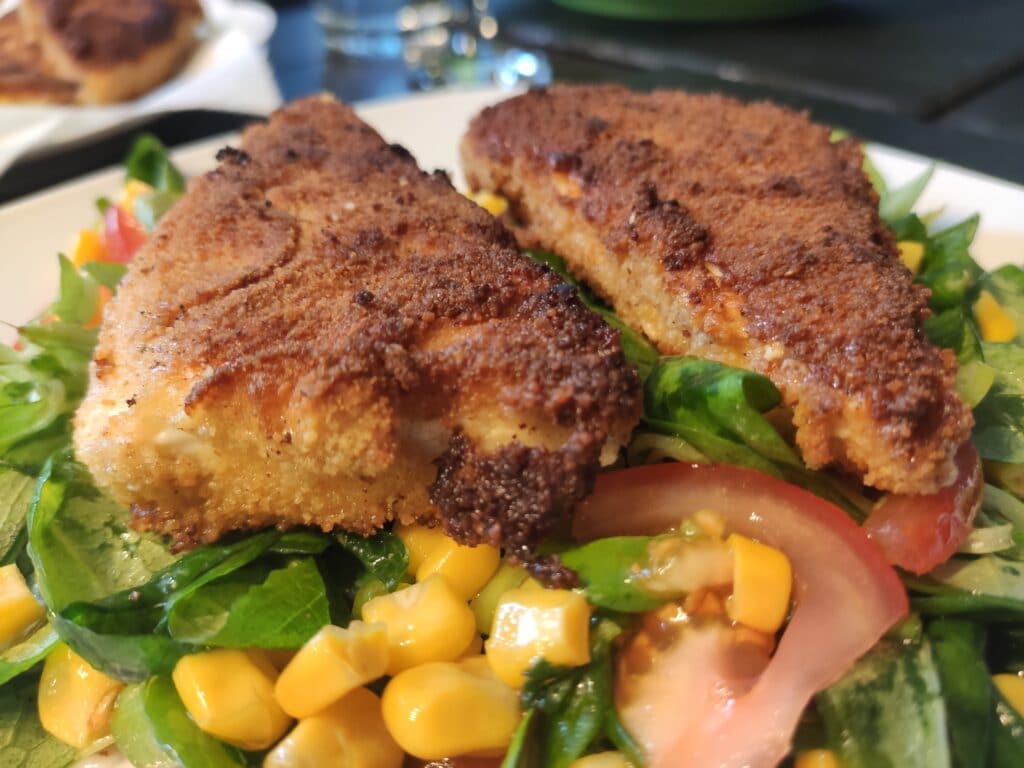Feta gebacken auf Salat mit Senfdressing in Liesing mit Gerhard Seidl