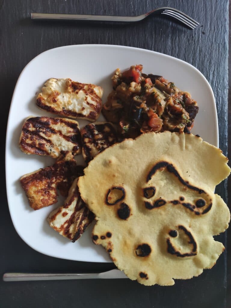 Zaalouki Harcha mit Grillkäse